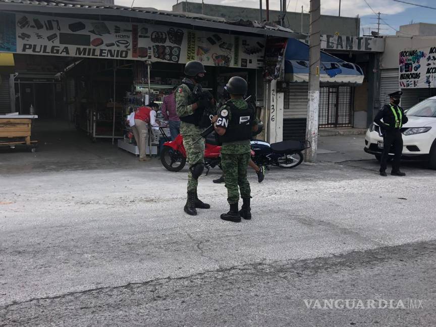 $!Guardia Nacional y policía municipal recorren 'pulgas' de Saltillo