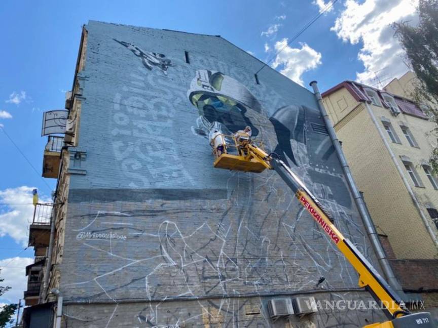 $!Creación del mural “El fantasma de Kyiv” en Kiev, Ucrania