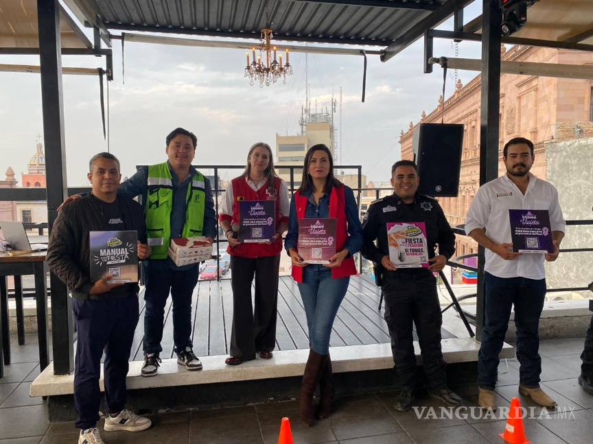 $!Personal municipal y estatal impartió capacitación preventiva a trabajadores y asistentes del bar Baricci Albricci como parte del programa Fiesta Segura.