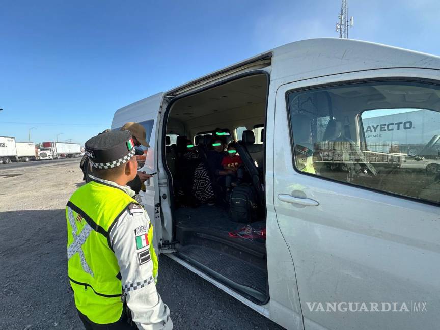 $!Entre las personas rescatadas se encuentran cuatro menores de edad, quienes ahora están bajo la protección del INM para garantizar su seguridad.