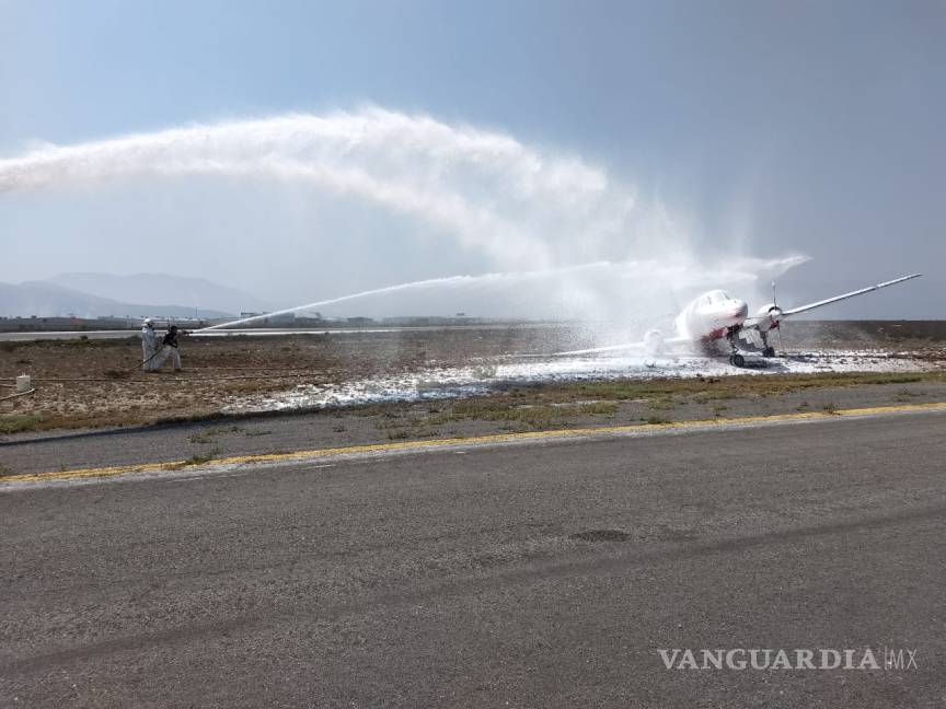 $!Se despista avión de carga en el Aeropuerto Plan de Guadalupe de Saltillo; no hay heridos