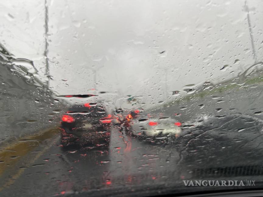 $!Lluvia en Saltillo agrava caos vehicular, señalan ciudadanos