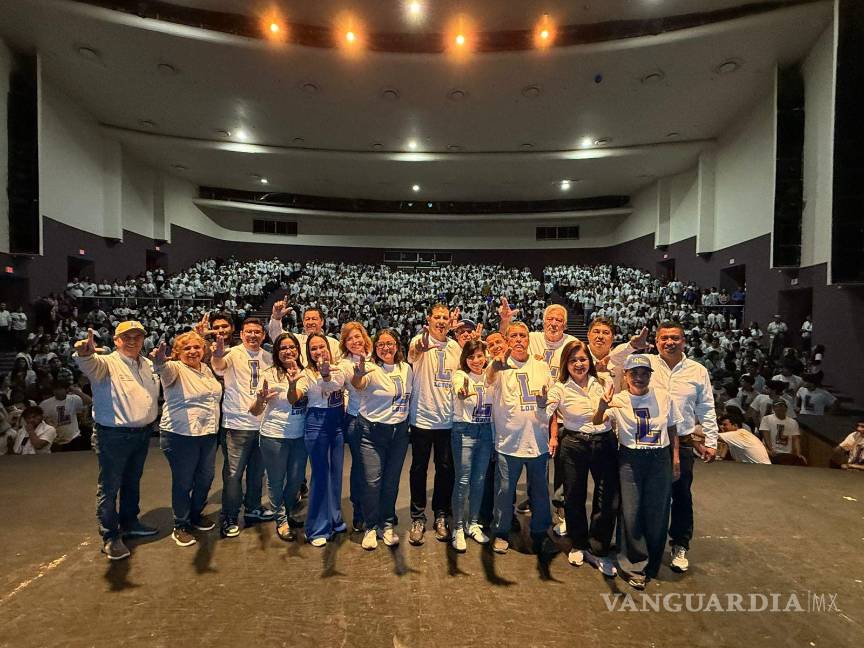 $!El contingente estuvo encabezado por el rector Octavio Pimentel Martínez, acompañado por autoridades universitarias y directores de unidades académicas.