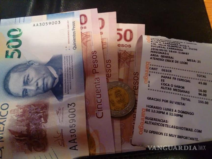 VIDEO: Cliente 'confunde' billete de 500 pesos con uno de 20 y deja muy buena propina en Saltillo