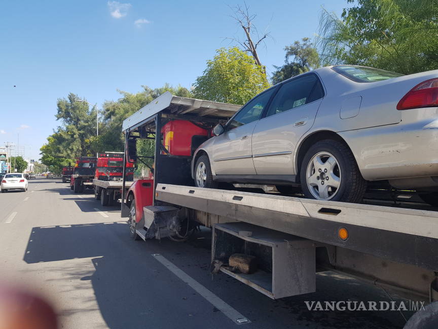 $!Reanudan en Torreón operativos contra vehículos con placas vencidas y de procedencia extranjera