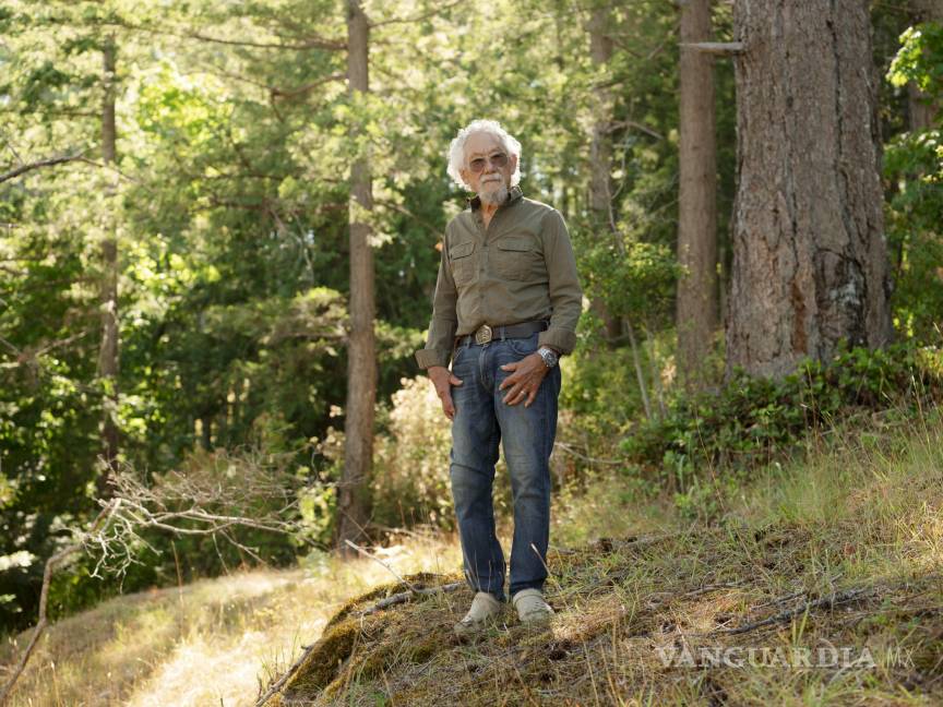 $!David Suzuki, activista ambiental y ex presentador de televisión, en su cabaña en la isla Quadra, Columbia Británica, Canadá.
