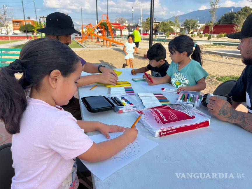 $!Niñas y niños de la colonia Mirasierra pintan grafitis y dibujos propios, aprendiendo técnicas de arte urbano con expertos del Instituto Municipal de Cultura.