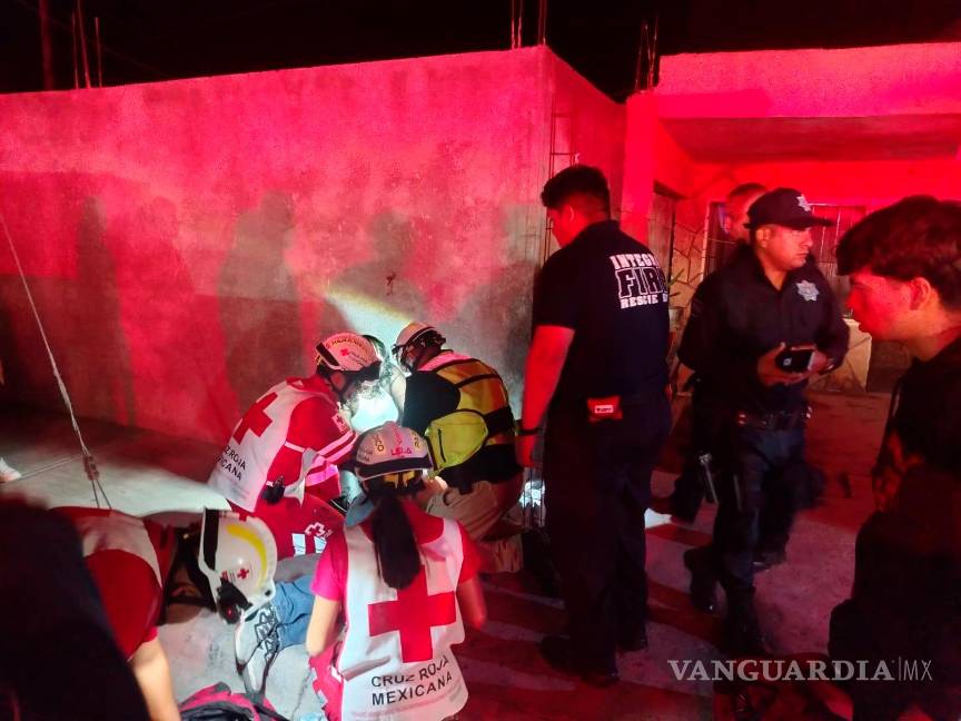 $!Transeúntes que se encontraban en el lugar llamaron al 911 para alertar sobre un hombre que se encontraba sangrando en la calle.