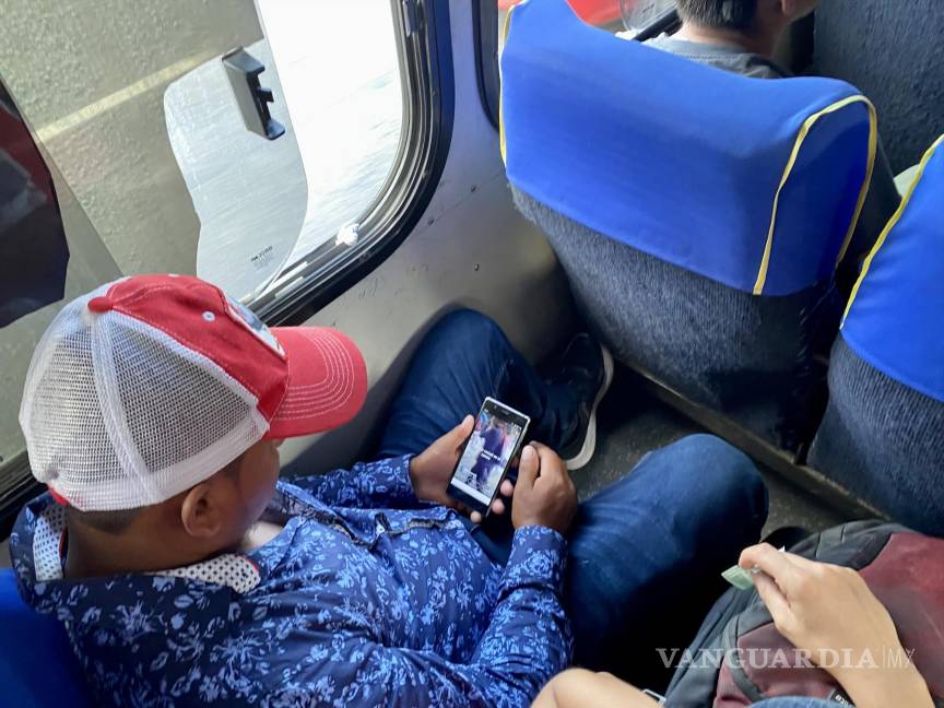 $!La gente que no tiene carro se pasa media vida trepada en camiones urbanos y transurbanos.