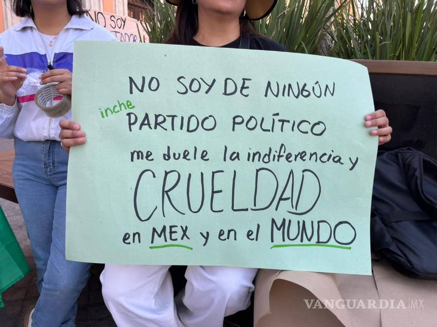 $!Con pancartas hechas por las personas manifestantes declararon la urgencia de atender y parar el exterminio palestino.