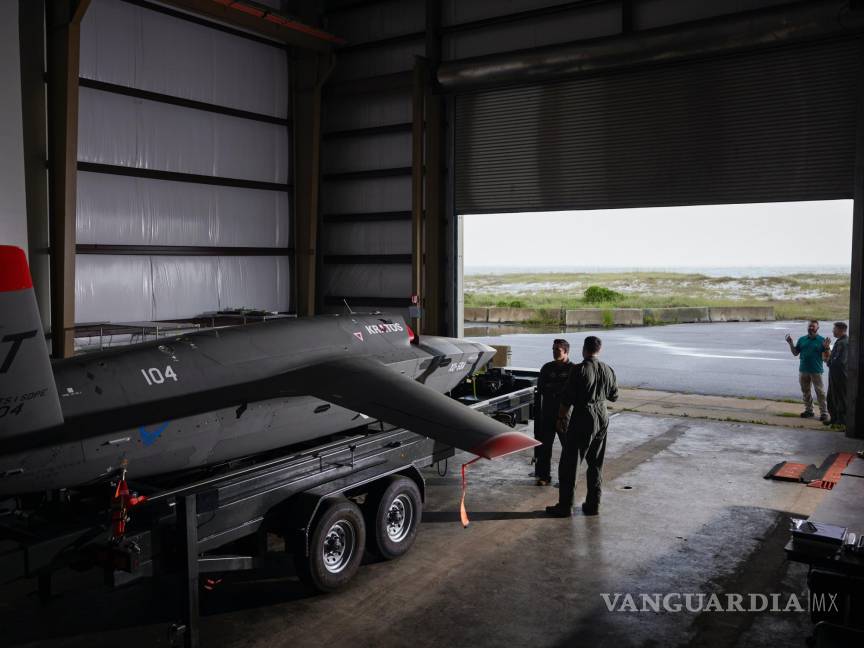 $!El avión experimental no tripulado XQ-58A Valkyrie de la Fuerza Aérea en la Base de la Fuerza Aérea de Eglin, cerca de Fort Walton Beach, Florida.