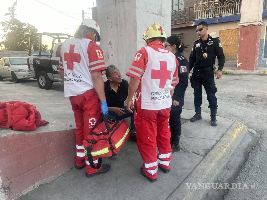 Albañil ebrio sufre fuerte caída tras ser desalojado en Saltillo