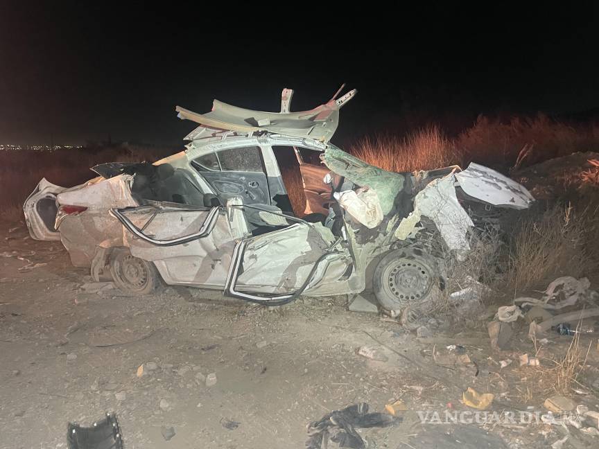 Se impactan contra tráiler y quedan prensados, en Ramos Arizpe