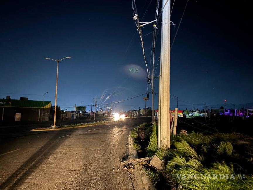 $!Personal de la CFE trabajó en las zonas de impacto.
