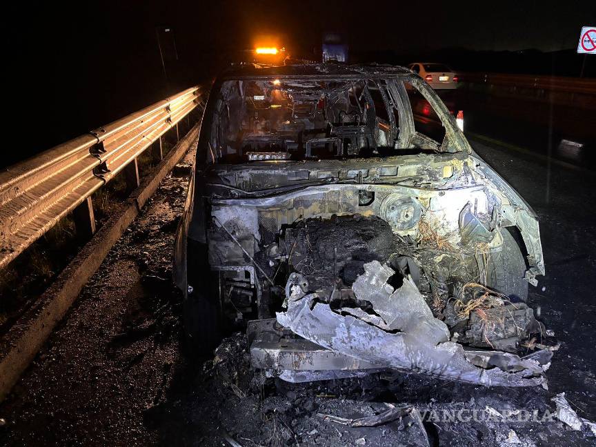 $!Elementos de la Guardia Nacional tomaron conocimiento y solicitaron una grúa para el retiro del vehículo.