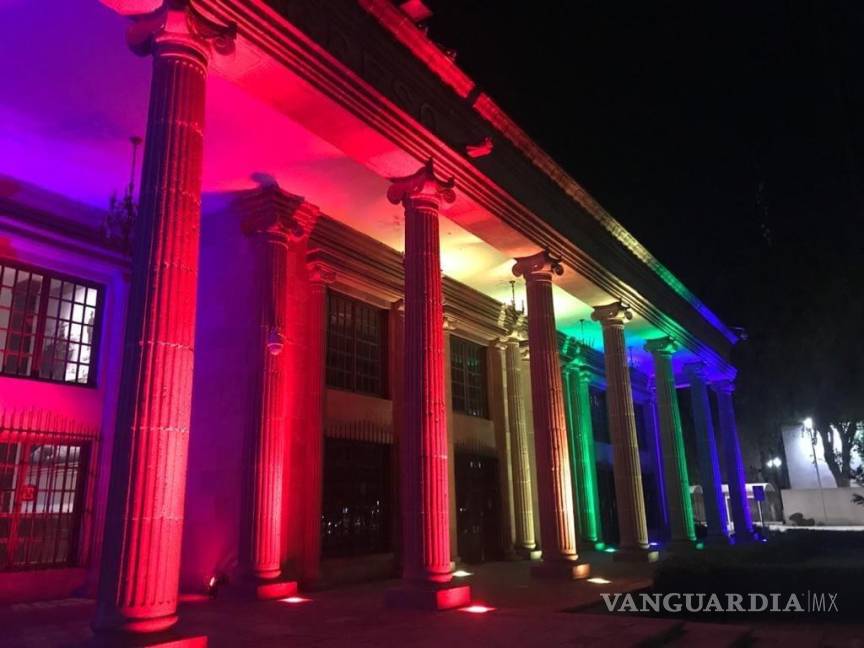 $!Se pinta de arcoíris el Congreso de Coahuila en el mes del orgullo LGBTTTIQ+