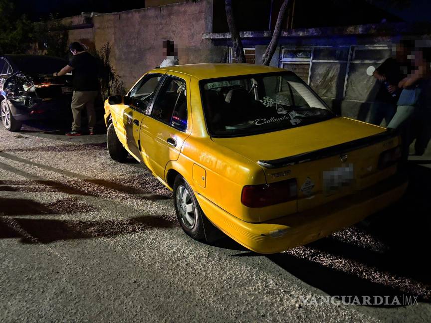 $!El Nissan Tsuru y el MG5 resultaron con daños considerables tras el choque, por lo que fueron remolcados al corralón.