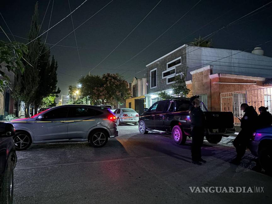 $!Elementos de la Policía Municipal y Policía Civil acordonaron la zona tras el ataque con arma blanca en la colonia Mirasierra.