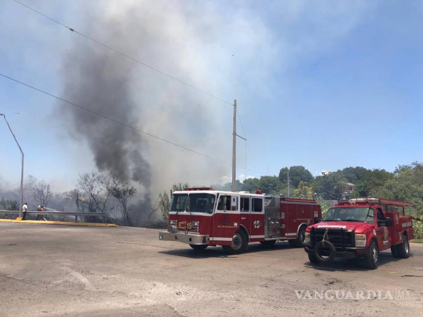 $!Controlan incendio en avenida Constitución de Monclova