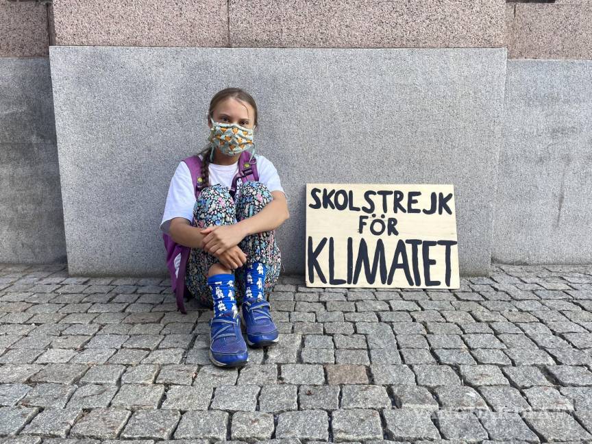 $!Tres años después de anunciarse en protesta por el cambio climático; decidió no ir a la escuela hasta las elecciones generales suecas de 2018 el 9 de septiembre tras una gran incidencia de olas de calor e incendios forestales en Suecia.