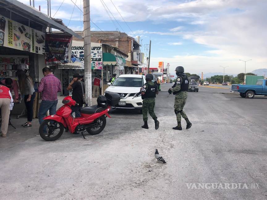 $!Guardia Nacional y policía municipal recorren 'pulgas' de Saltillo