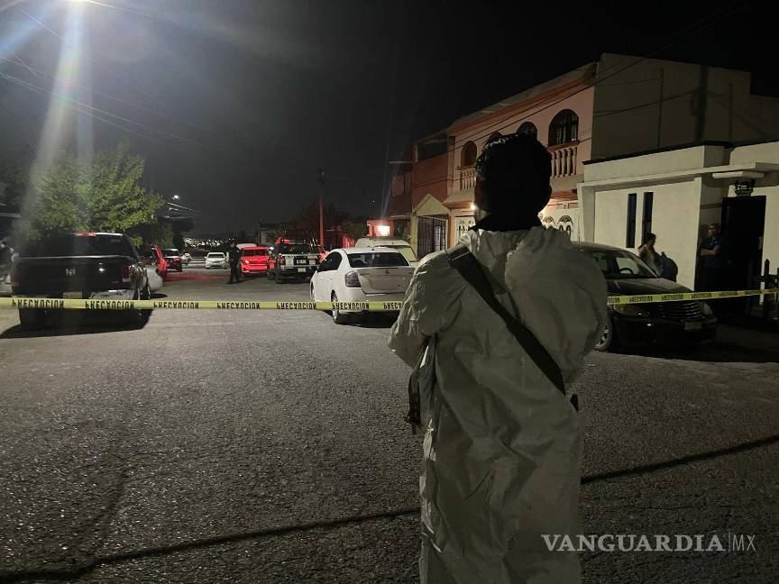 $!Peritos de la Fiscalía General del Estado realizaron las diligencias correspondientes para determinar las causas exactas del fallecimiento del joven.