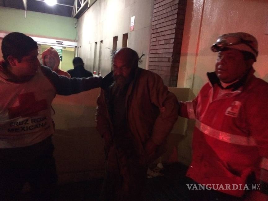 $!Indigentes son llevados a albergue por baja temperatura en Saltillo