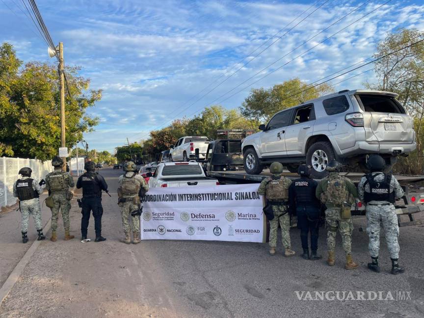 $!Vehículos y armas fueron incautados, luego de este enfrentamiento entre autoridades y sicarios.