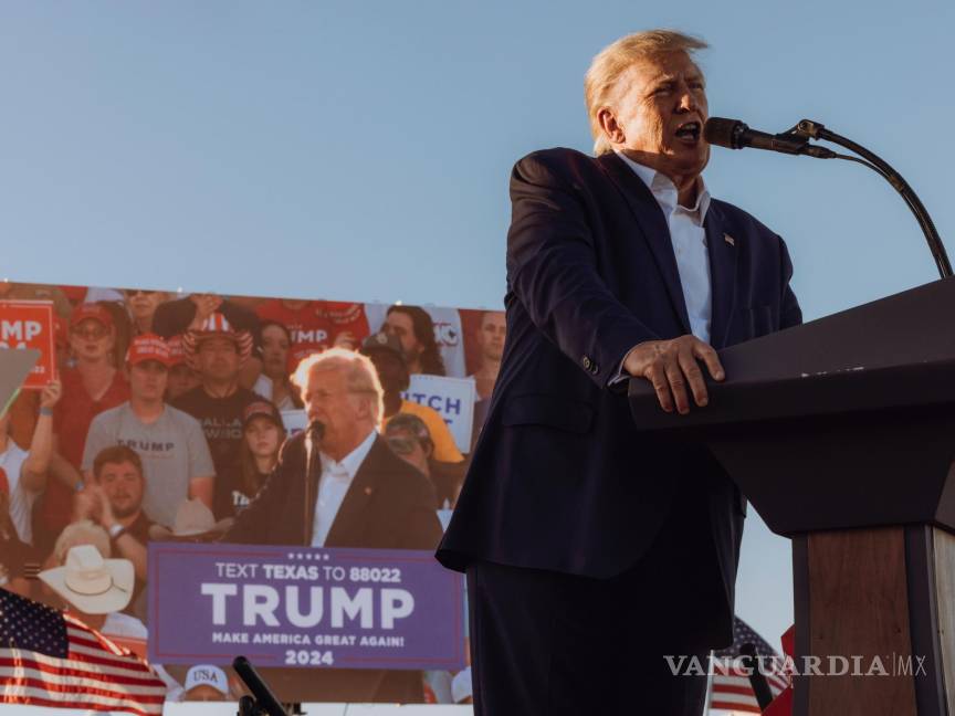 $!El expresidente Donald Trump habla durante un mitin en Waco, Texas.