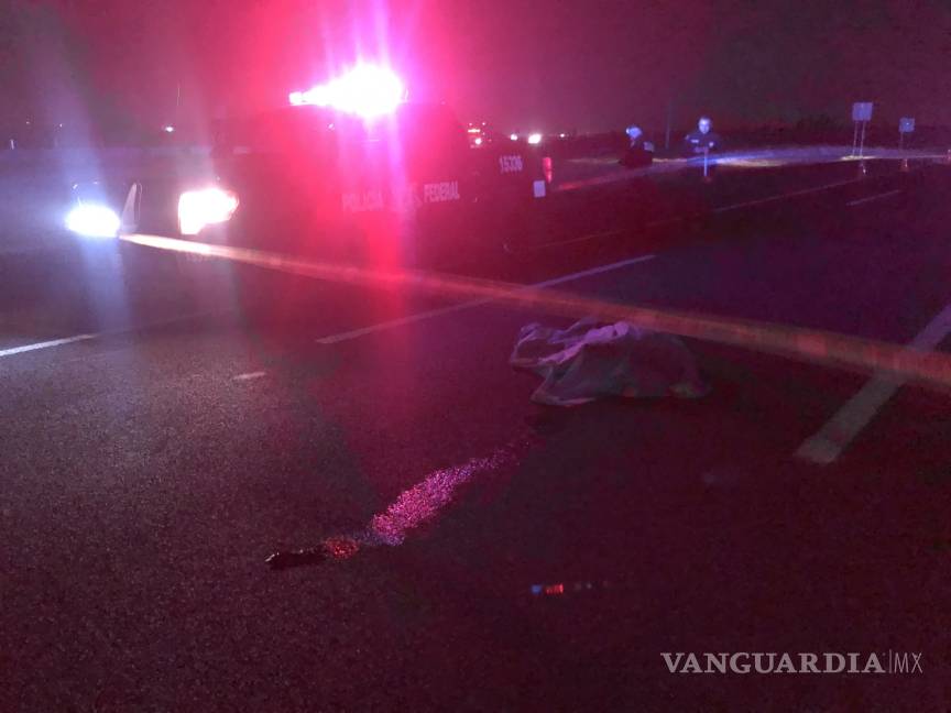 $!Muere hombre arrollado sobre la carretera Saltillo-Monterrey; responsable estaba en shock