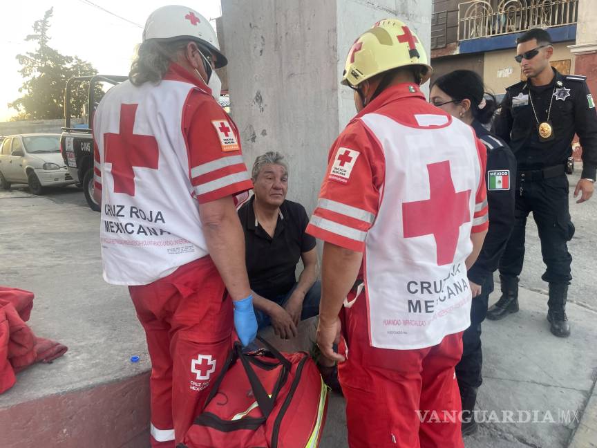 Albañil ebrio sufre fuerte caída tras ser desalojado en Saltillo