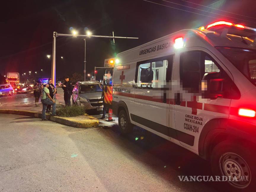 $!La camioneta fue trasladada al corralón tras confirmarse que el conductor estaba ebrio.