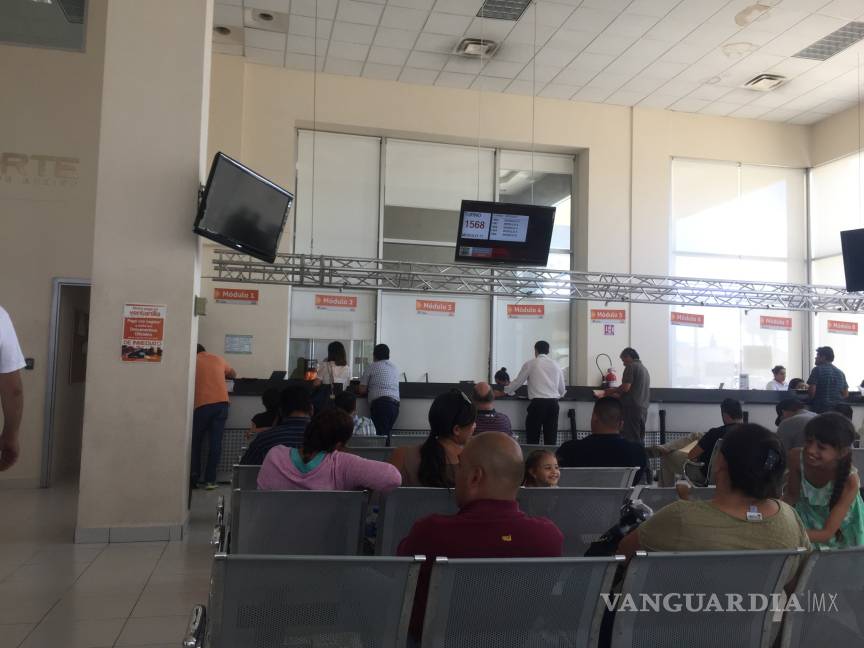 Abarrotan saltillenses oficinas de Recaudación Fiscal