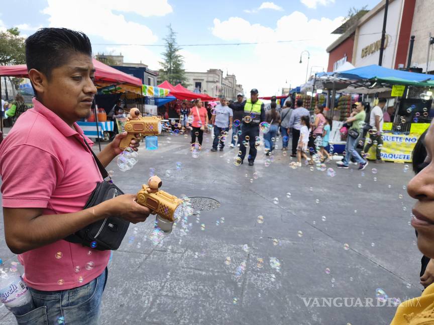 $!Miles de fieles abarrotaron el Centro Histórico de Saltillo durante la fiesta en honor al Santo Cristo de la Capilla.