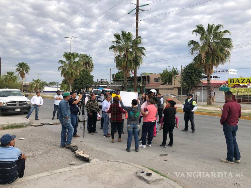 $!Protestan porque la Asociación de Colonos de Torreón Jardín se lleva el agua de varias colonias