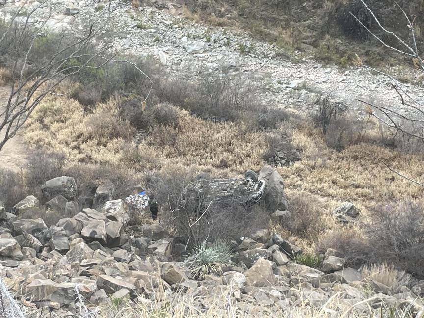 Muere mujer tras caer a un barranco, en la carretera Saltillo-Monclova