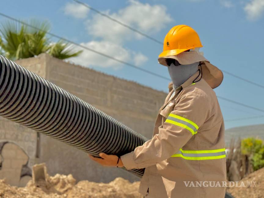 $!Trabajos de emergencia en la calzada Ávila Camacho tras el colapso del colector por lluvias intensas
