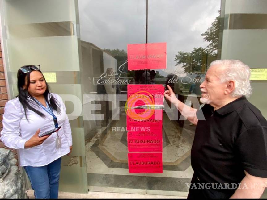 $!El empresario Gustavo M. de la Garza O. con la funcionaria de la CNDH, al mostrarle que los sellos de clausura fueron retirados parcialmente por órdenes del ex alcalde Miguel Treviño.