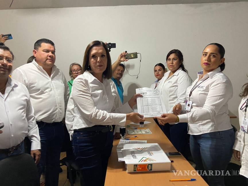 $!Sara Irma Pérez recibió su constancia como candidata a la Alcaldía de Frontera.