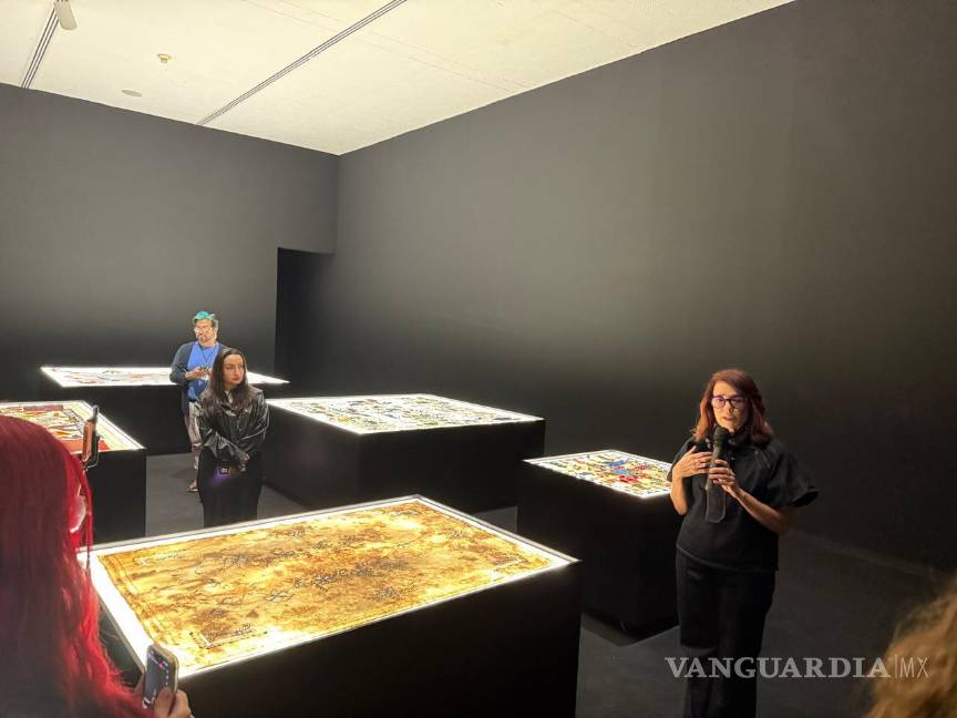 Exhibe Marco obras realizadas con prendas ensangrentadas de víctimas de feminicidio