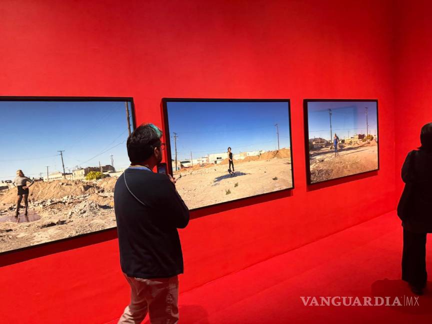 Exhibe Marco obras realizadas con prendas ensangrentadas de víctimas de feminicidio