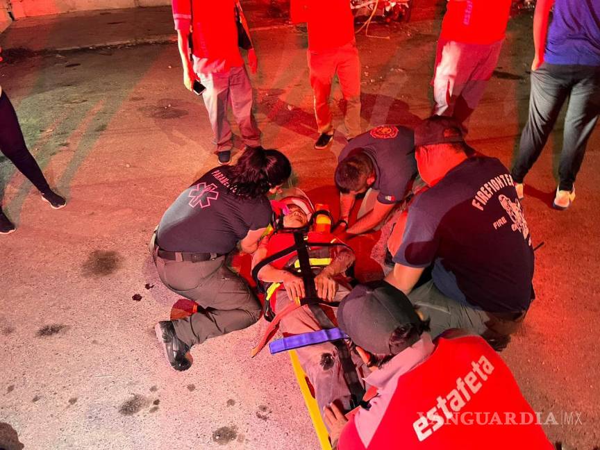 $!El joven fue atendido por paramédicos.