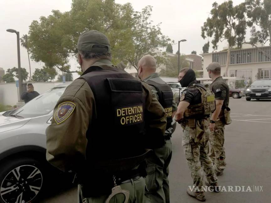 $!Fotografía de archivo de agentes de la Unidad Táctica de la Patrulla Fronteriza (Bortac) y otros agentes de detención en la alcaldía de Whittier, California.