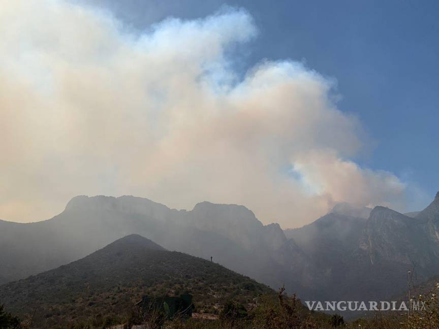 $!El incendio forestal que se mantiene activo en el Cañón de San Lorenzo