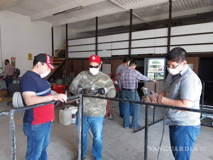$!Alumnos y maestros de la UT de la Región Centro de Coahuila crean cabinas sanitizadoras