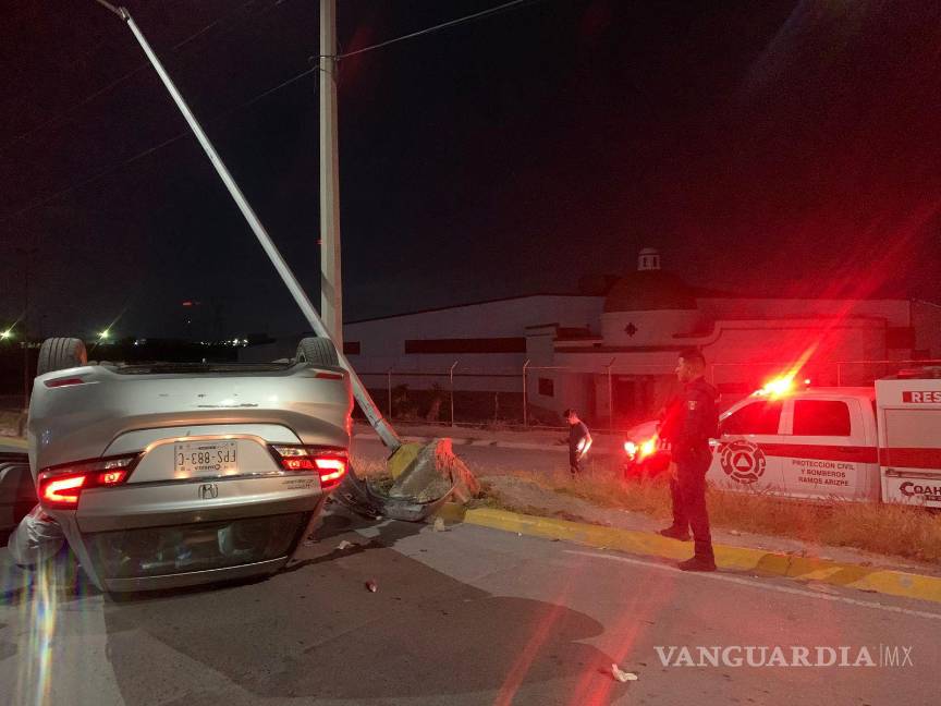 $!Elementos de la Policía Municipal acudieron al lugar del accidente.