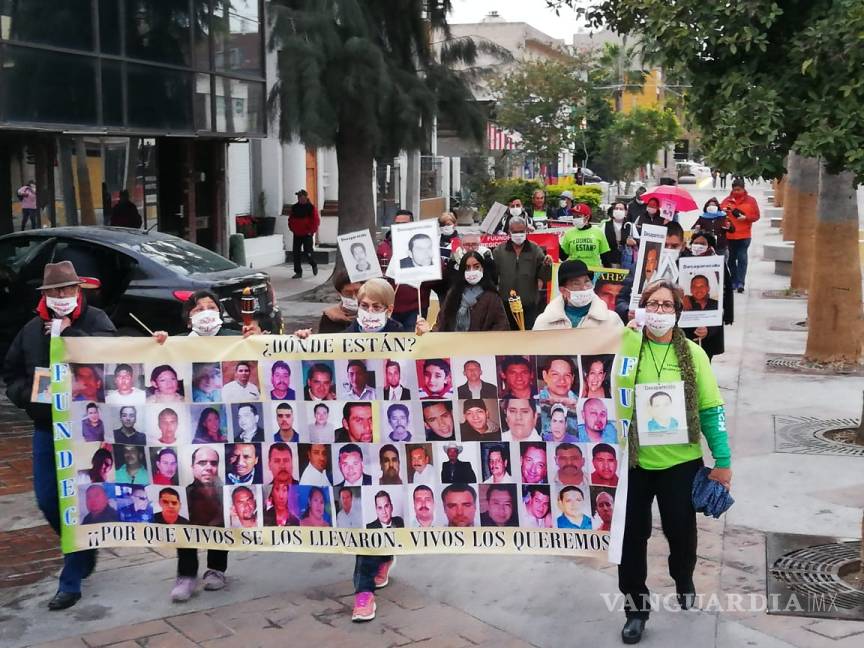 $!Integrantes de FUNDEC caminan en silencio para protestar por 10 años sin sus familiares