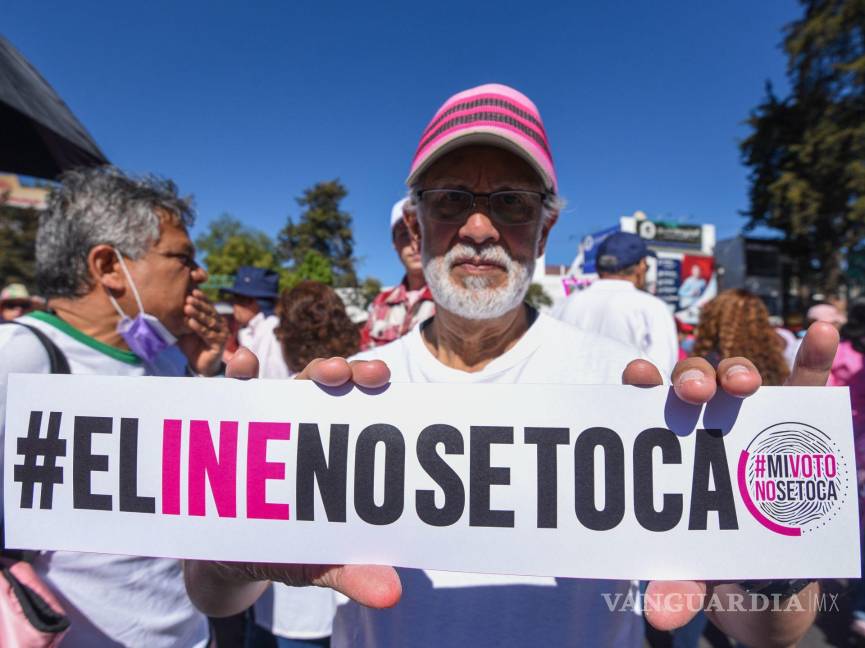 Así toman las calles y plazas miles de mexicanos para defender al INE (Fotos)
