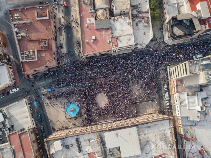 8M: Entre el dolor y la rabia con el grito de “Ni una más” miles de mujeres toman las calles en México (fotos)