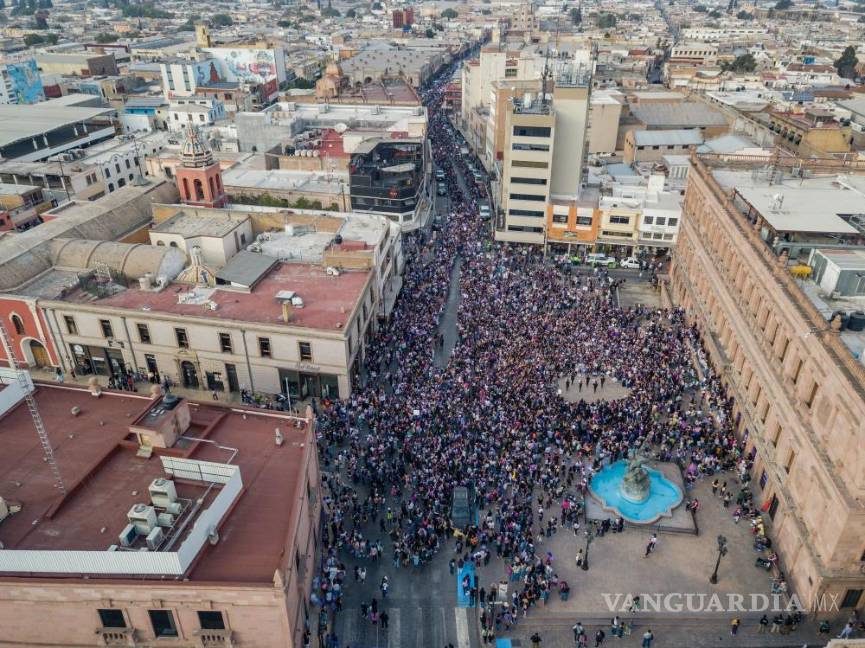 8M: Entre el dolor y la rabia con el grito de “Ni una más” miles de mujeres toman las calles en México (fotos)
